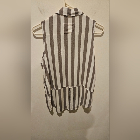 GIRL CRAZY VINTAGE BOYFRIEND SLEEVELESS BUTTON-DOWN TOP SIZE SMALL - Picture 10 of 12